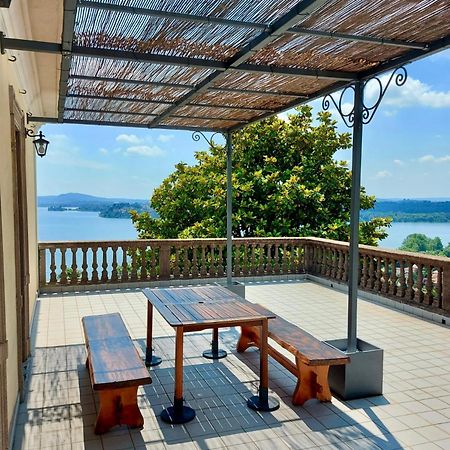 Appartamento Terrazza Mirabella Gavirate Esterno foto