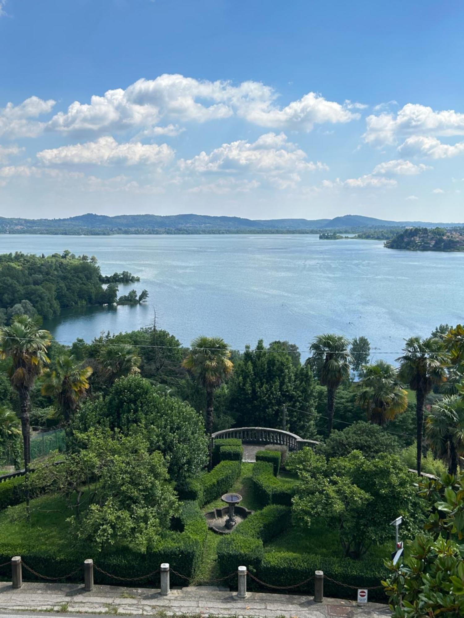 Appartamento Terrazza Mirabella Gavirate Esterno foto
