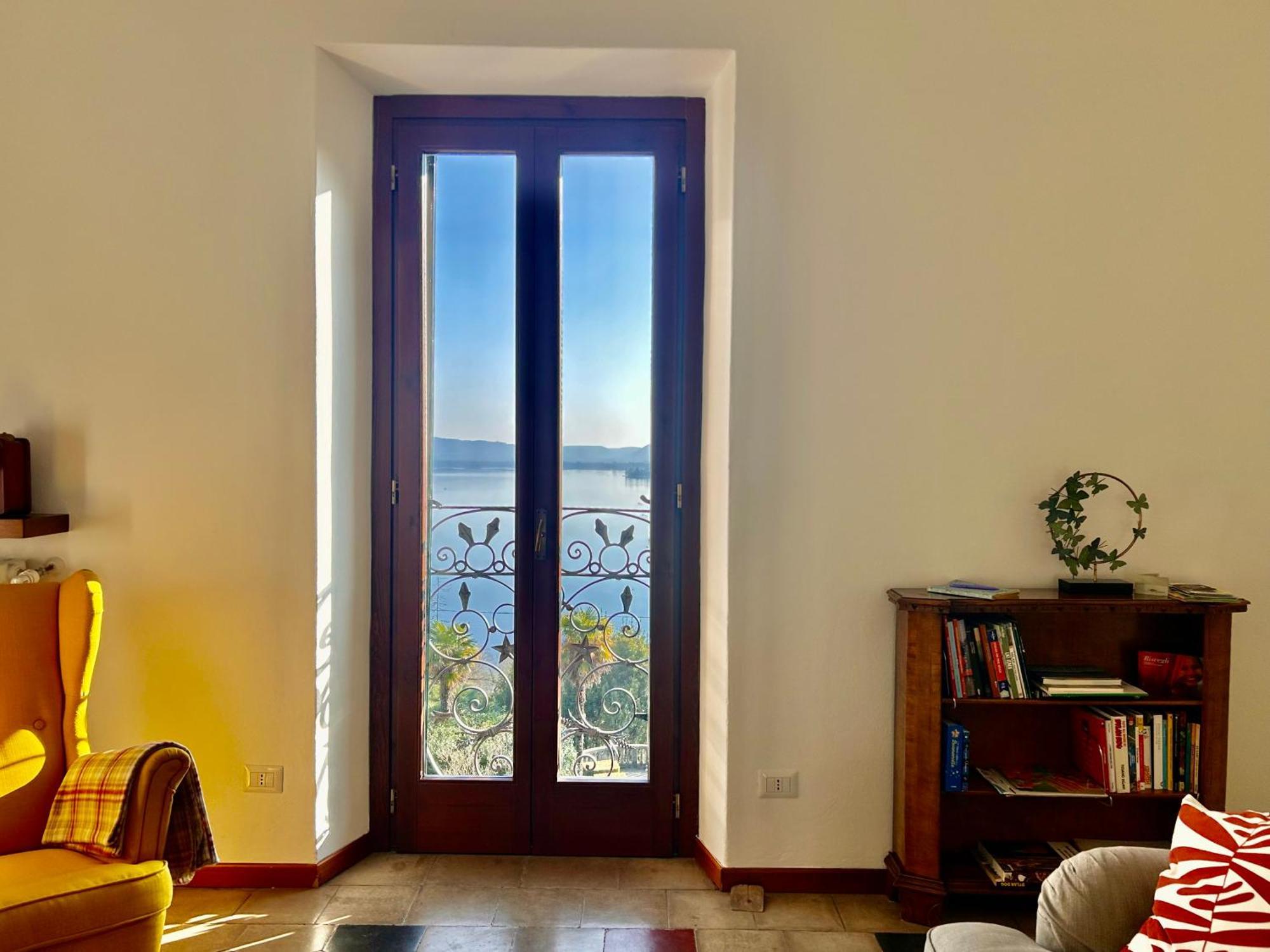 Appartamento Terrazza Mirabella Gavirate Esterno foto